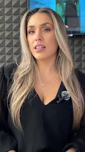 Nuestra voz resuena, informa y transforma. En la radio, en la vida, en cada  historia que contamos… aquí estamos, fuertes, imparables. 🎙️✨Por todas,  por nosotras, por las que vendrán. 💜 #8M ...