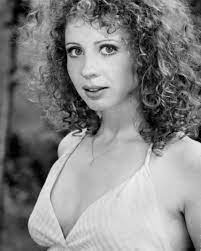 Már fiatalon merev elképzelései, rigolyái, megcsontosodott szokásai lehetnek. A 61 Eves Szineszno Volt Zoran Elso Felesege Szepsegevel Mindenkit Meghoditott Hazai Sztar Femina