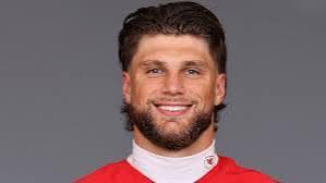 Comparing NFL teams' Super Bowl wins and Hall of Fame quarterbacks