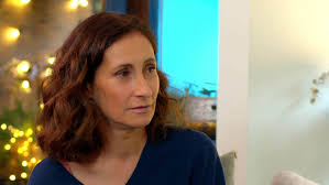 Hija del actor héctor noguera y la profesora y productora de televisión claudia berger, hizo la secundaria en el colegio suizo de santiago y, después, siguió teatro en la universidad católica. 13 Cl