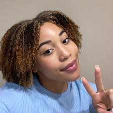 Alyssa Vallier (@alyssa_vallier)