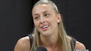 Dakota Ditcheva "helt förstörd" av att PFL håller nästa match i limbo,  försöker lita på processen : r/MMA