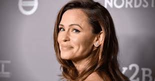 Jennifer garner talked to former second lady jill biden about one of her priorities for the 2020 presidential election: Jennifer Garner S Boyfriend Is The Complete Opposite Of Ben Affleck Keeps Her Happy In A Way Her Ex Husband Never Could