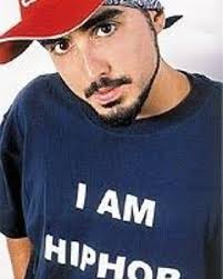 Carlos Julio Molina, mejor conocido como dj trece o Tony armas o Johnny  flecha. Cantante, productor y actor Nació en la ciudad de new York Estados  Unidos, el 15 de junio de