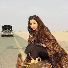 بالصور لجين عمران في جلسة تصوير مثيرة بسيارة معطلة على الطريق style fashion bohemian