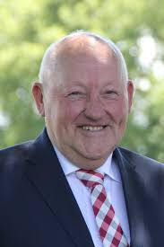 Oud-wethouder Bertus Rensen (80) overleden: Holtense buurtschap Dijkerhoek  was zijn thuis