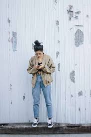 Comment Porter Des Vans Nos Inspirations Pour Savoir Comment Porter Des Vans Elle Comment Porter Des Vans Jeans Mom Taille Haute Comment Porter
