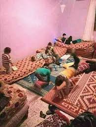 بيت الجد يجمعنا يتحمل صخبنا و نحتمي به إذا اشتد البأس نفرغ كل طاقاتنا المكبوتة لتتلقفنا الحياة أطهرا مشم cute disney wallpaper disney wallpaper cute disney