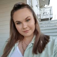 Julie Huse's Instagram, Twitter & Facebook