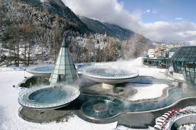 Un Resort Futurista En Medio De La Nieve Aguas Termales Lugares Hermosos Hoteles Con Spa