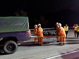Four students (sheera ayob, shahir zawawi, along eyzendy, kilafairy) are heading back to their college in kuantan after a night out in kuala lumpur, when they encounter massive traffic jam on the karak highway. 1 Killed As Acid Laden Truck Overturns On Kl Karak Highway