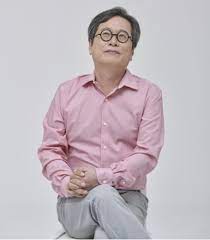 '혼밥' (혼자 밥 먹는 것)을 '자폐'에 비유한 것. Ujfkjqdc8snvym
