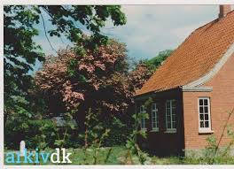 While his upbringing dictated the tone of his early works, his later pieces were greatly influenced by two major events in his life. Arkiv Dk Her Ses Ogsa Den Gamle Rodtjorn Til Venstre I Billedet Ses Vestlige Side Og Den Sydlige Gavl Af Slagterhuset