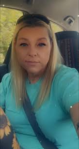 I am looking for someone who is an EXPERT, in cutting bangs! Location in  Wildwood, Ellisville or Ballwin would be ideal. I am also looking for the  best place to get my