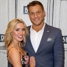 Cassie's sister, michelle randolph, is an actress who just starred in a snow white christmas, which is an adaptation of the snow white fairy tale and i will be stunned if cassie randolph doesn't win, reality steve wrote earlier this year. What Bachelor Colton Underwood And Cassie Randolph S Body Language Says About Their Relationship