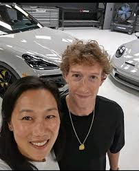 Mark zuckerberg the owner of Facebook still introduce himself as MARK to  people. If he was a Nigerian; an igbo man precisely, he would have changed  his name to: Chief engineer Architect