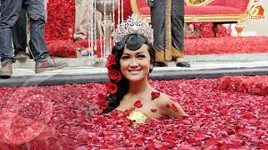 Kesaktian raden werdinata sempat tercatat dalam sejarah berdirinya daerah kabupaten indramayu, ungkap wak cartim. Cerita 5 Artis Yang Mengaku Pernah Bertemu Nyi Roro Kidul Showbiz Liputan6 Com