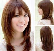 Layer pada rambut berfungsi menghilangkan fokus bentuk bagi perempuan berwajah bulat, poni kerap dianggap sebagai momok tersendiri karena terkesan menciptakan bentuk wajah yang lebih berisi. 33 Style Rambut Layer Great Ideas