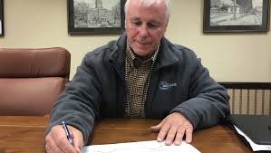 Welcome to clarksville gas & water webconnect! Clarksville Mayor Joe Pitts Dispute With Gas Water Chief Pat Hickey