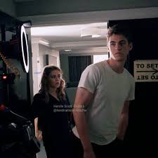 Tessa finds herself struggling with her complicated relationship with hardin; Detras De Camaras De After We Collided Hardin Scott After Facebook