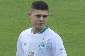 Born 28 june 1996) is a kosovan professional footballer who plays as an attacking midfielder or winger for bundesliga club werder bremen and the. Transfergeruchte Rashica In England Begehrt Bvb Auch Dran