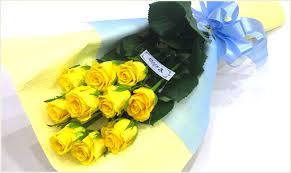 それは、バラの花です。 父の日の提唱者であるソナラが、 「父の日に、父親の墓前に 白いバラ を供えた」 というところに由来しています。 çˆ¶ã®æ—¥ãƒ•ãƒ©ãƒ¯ãƒ¼ã‚®ãƒ•ãƒˆç‰¹é›†