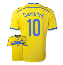 Januar 2020 zum zweiten mal in seiner karriere beim ac mailand unter vertrag steht. Kaufe Trikot Schweden Fussball 2014 15 Home Ibrahimovic 10 Fur Kinder