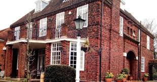 Liz Taylor S Glamorous Homes Celebrity Houses Beautiful Homes Beverly Hills Houses