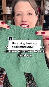 Lana Del Rey Knitting