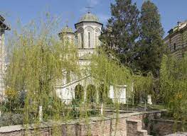 Situata pe strada radu voda nr. Manastirea Radu Voda Sfanta Treime Si Sfantul Ierarh Nectarie