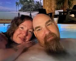 What's the difference between Lightroom classic and Lightroom cloud? Best  one to use