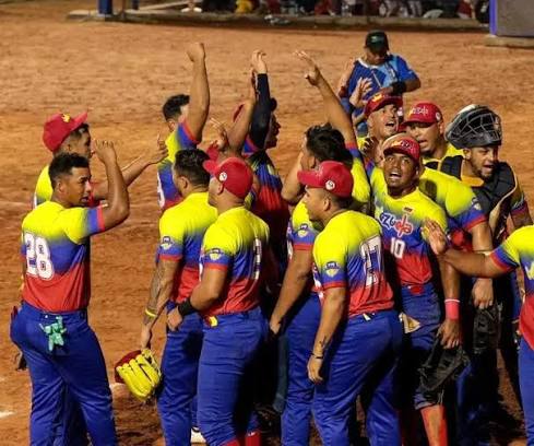 Venezuela participo en el campeonato panamericano de softbol celebrado en  Colombia donde tras dejar un registro de 7 victorias y 2 derrotas en todo  el torneo se alzaron con la medalla de
