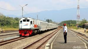 Koleksi wallpaper dan foto kereta api keren, baik kereta api kuno maupun kereta modern. Siapa Saja Yang Boleh Naik Kereta Api Luar Biasa Mulai 12 Mei Nanti