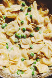 Tortellini Alla Panna Tortellini With Peas Creamy Alfredo Sauce Recipe In 2020 Tortellini Recipes Tortellini Italian Pasta Dishes