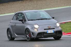Abarth 695 Biposto Im Fahrbericht Vom Toy Boy Zum Boy Toy Mit 190 Ps Auto Motor Sport Kleinwagen Autos