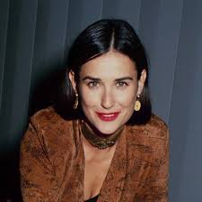 Die schauspielerin hat im jahr 2004 ihr ungeborenes kind verloren. Nach Schock Foto Beauty Doc Erklart Demi Moores Verwandlung Promiflash De