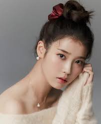 Pin Oleh K Pop Bangtan Boys Di Iu Di 2020 Fotografi Artis Gaya Model Pakaian