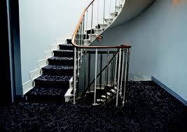 Etwas kleber aus der dose auf die teppichrückseite auftragen und mit einem japanspachtel bis zu den rändern verteilen. Wie Verlege Ich Teppichboden Auf Den Treppen Eines Hotels Balsan De