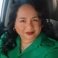 Mirla Robles's Instagram, Twitter & Facebook