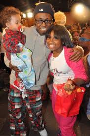 He appeared on saturday night live as a musical guest on september 13, 2008 where he performed got money and lollipop and on december 18. Lil Wayne Loves Kids No Wonder He Has 4 Photos Lil Wayne Celebrity Dads Celebrity Families