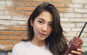 Hal ini sangat tidak dianjurkan, namun anda dapat mengikuti beberapa resep berikut untuk diet sehat yang lebih dianjurkan. Dinda Kirana Bagikan Tips Diet Sukses Turunkan Bb 10 Kilogram Dalam 2 Bulan