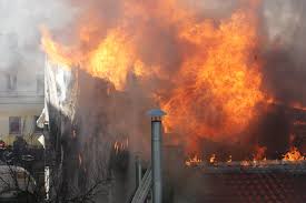 Valvataia e atat de puternica incat se poate vedea de la distanta foarte mare. Incendiu Devastator In Complexul StudenÅ£esc Din Timisoara Fumul Dens Se Vede PanÄƒ In Centrul Orasului Update De Ce S A Extins Sinistrul Foto Si Video