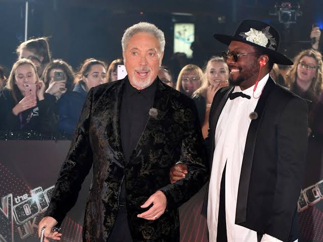 Sir Tom Jones petition signed by thousands sees response from 'broken'  will.i.am - Manchester Evening News