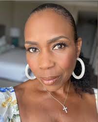 Hello fans. I really want to hear a very big "YES" from you all if you  really want me to stay