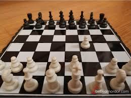 Puede moverse horizontal o verticalmente tantas casillas como sea posible y puede capturar las piezas en su camino. 9 Juegos De Mesa Para Trabajar La Teoria De La Mente 1 Gratuito En Print And Play Bam