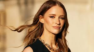 David Lorente, peluquero: "Hay mujeres que, en cuanto descubren las  primeras canas pasan directamente a la coloración química y puede ser un  error"