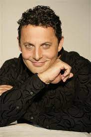 Enrico brignano is an italian actor, playwright, comedian, presenter and writer. Enrico Brignano Cabaret Cesena Fpanimazione