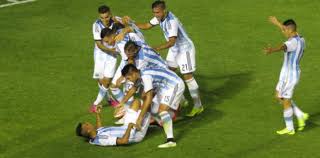 Tras el último penal contenido por el arquero argentino emiliano martínez frente al seleccionado colombiano, y consumada la clasificación albiceleste a la. Brasil Decime Que Se Siente Somos Invictos