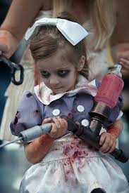 Bioshock Big Daddy Costume This Is By Far One Of The Coolest Little Girl Halloween Costumes I Ve Seen Bioshock Little Sister Cosplay Amazing Cosplay Bioshock