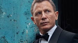 Daniel Craig Rejected Attempts to Make James Bond Too 'Camp' and  'Misogynistic' in 'No Time to Die'